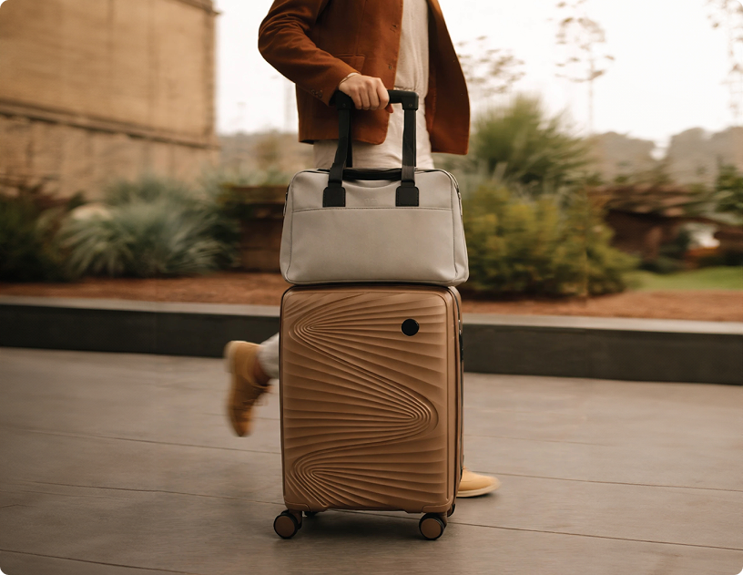 Medium + Large Luggage Set